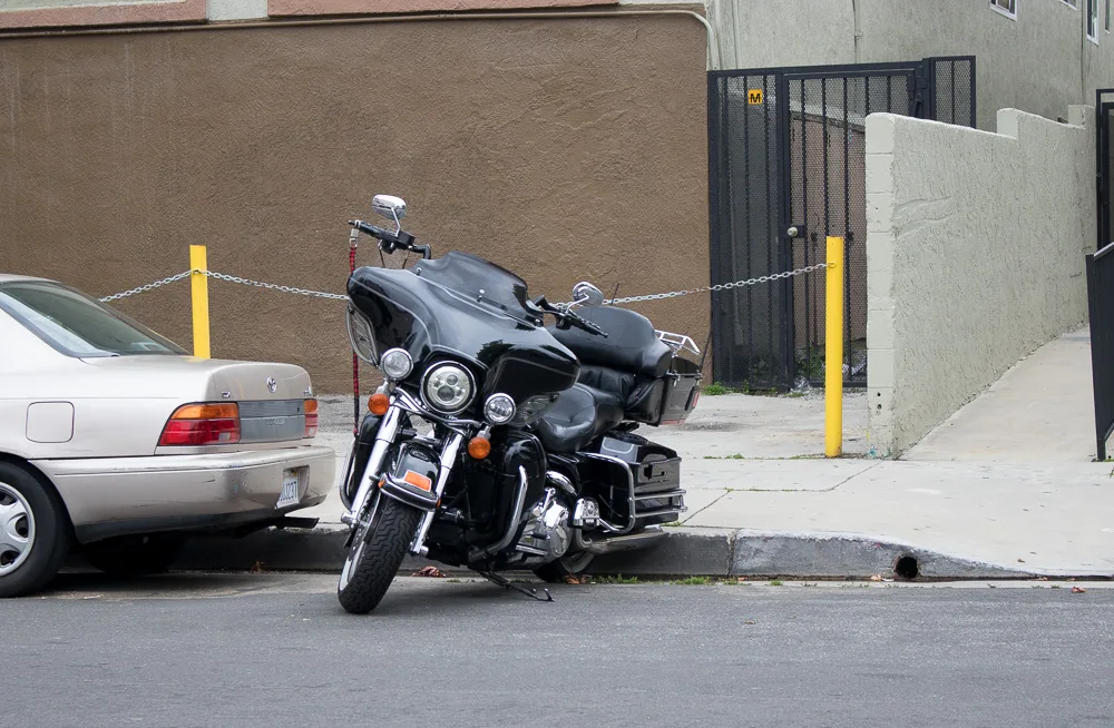 Wichita, KS - Motorcyclist Hurt in Crash at Parkwood Ln & Central Ave