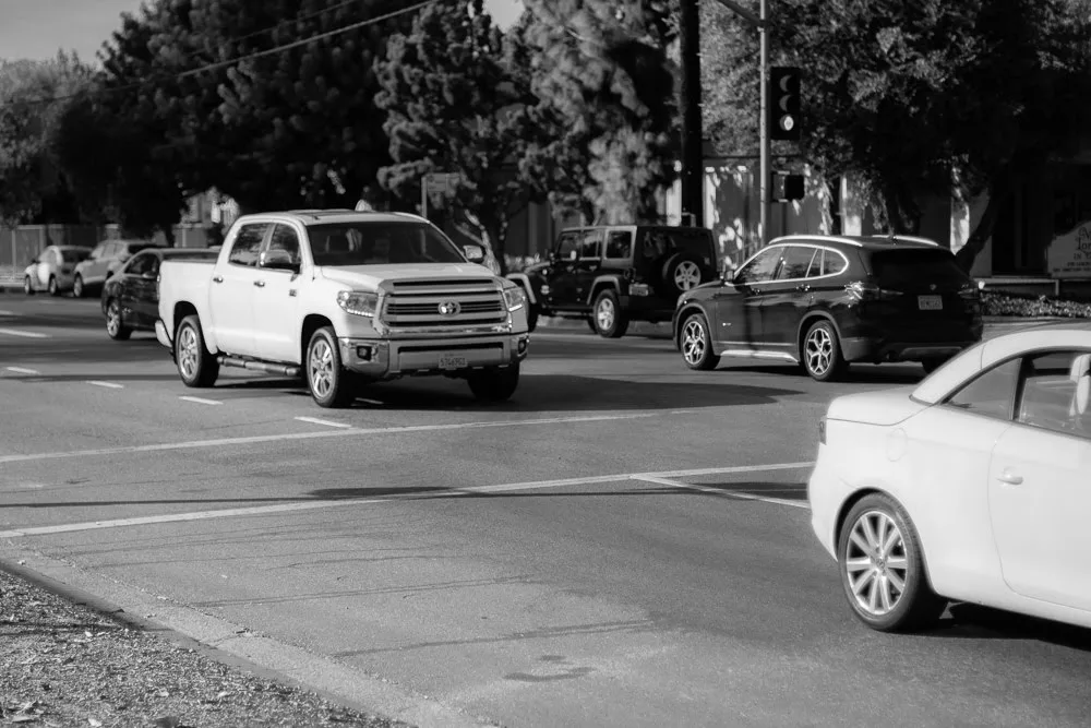 Topeka, KS - Injuries in Two-Car Crash at 29th St & Fairlawn Rd