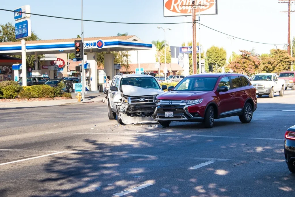 Overland Park, KS - Three Hurt in Collision at I-35 & Lamar Ave